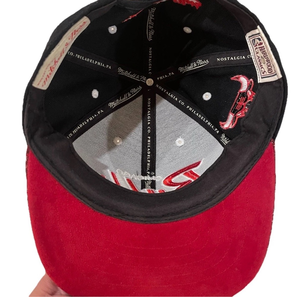 Chicago Bulls Mitchell & Ness Hat Red Faux Snakeskin Brim and Belt Strap NBA Cap - Picture 6 of 8